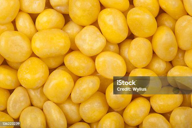 Foto de Dragee e mais fotos de stock de Amarelo - Amarelo, Amendoim - Noz, Açúcar