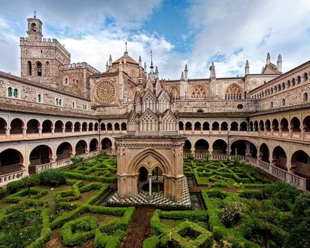 サンタ・マリア・デ・グアダルーペ王立修道院のムデハル修道院、グアダルーペ、カセレス、エストレマドゥーラ - romanesque ストックフォトと画像