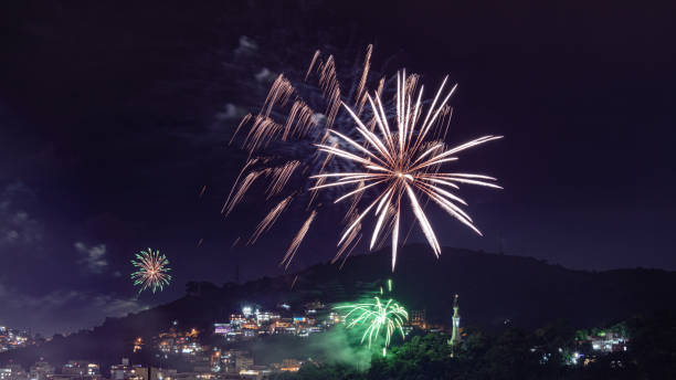 istock Night images with New Year's (Réveillon) fireworks exploding in the sky. Event held for the 2022 arrival in Niterói, Rio de Janeiro, Brazil. 1362309173