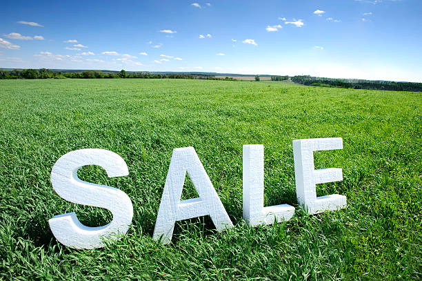 ettari di vendita - landscaped sign farm landscape foto e immagini stock