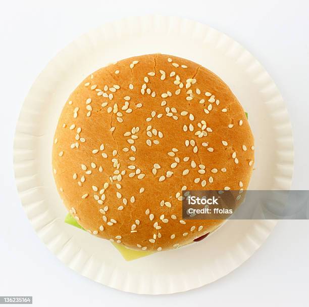 Foto de Cheesebúrguer e mais fotos de stock de Pão de Gergelim - Pão de Gergelim, Hamburguer, Vista de Cima para Baixo