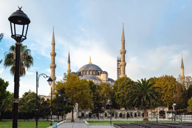 blue mosque, sultan ahmet mosque, at dawn, istanbul, turkey - sultan ahmed mosque imagens e fotografias de stock