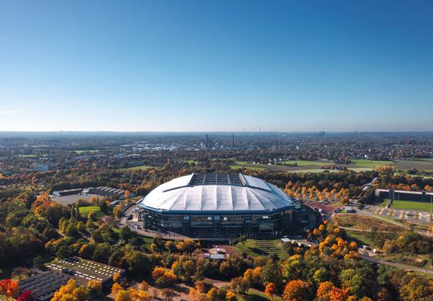 veltins arena (arena aufschalke), estadio del fc schalke 04 - color image gelsenkirchen ruhr architecture fotografías e imágenes de stock