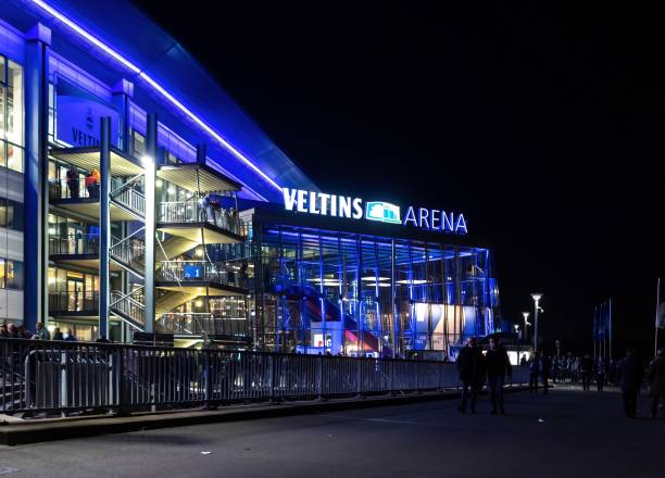 veltins arena (arena aufschalke), estadio del fc schalke 04 - color image gelsenkirchen ruhr architecture fotografías e imágenes de stock