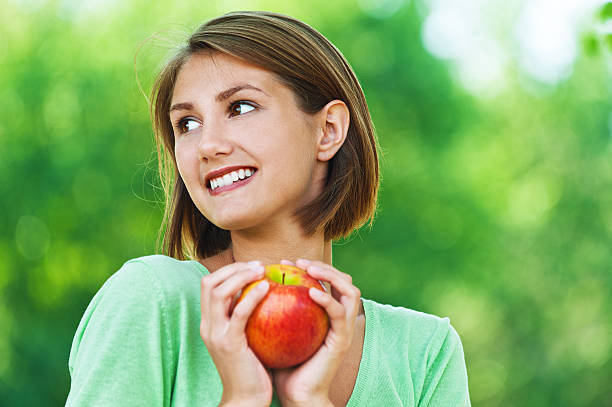 women - vegetarian with apple