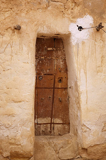 istock Wooden door 136238588