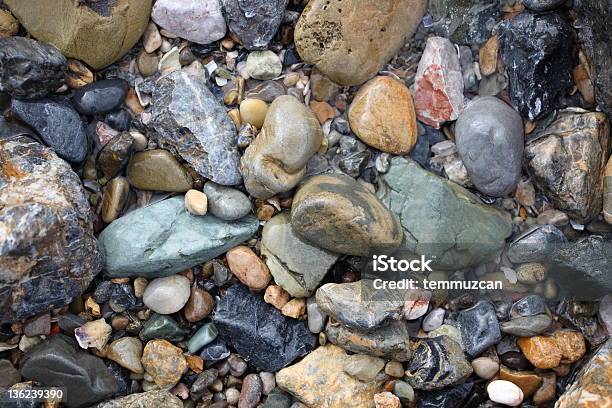 Colorido Rocks - Fotografias de stock e mais imagens de Abstrato - Abstrato, Ao Ar Livre, Beira d'Água