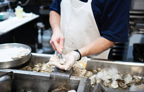 istock Opening fresh oysters at restaurant 1362405120
