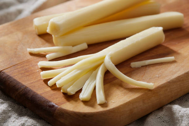 сыр моцарелла - mozzarella stick стоковые фото и изображения