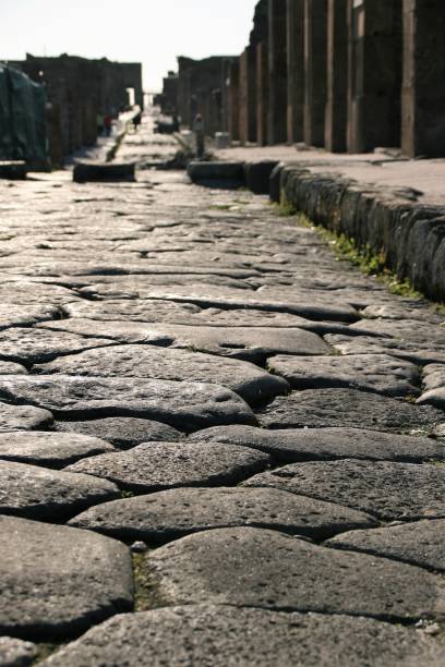 streets of the ancient world - paving stone cobblestone road old imagens e fotografias de stock