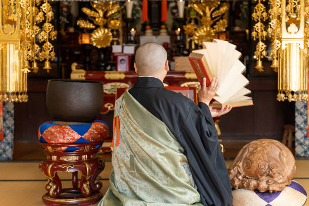 istock Image material of a monk praying at a Buddhist altar 1362461471