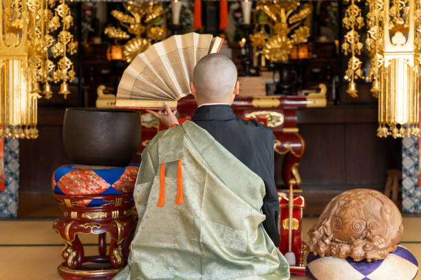 istock Image material of a monk praying at a Buddhist altar 1362461486