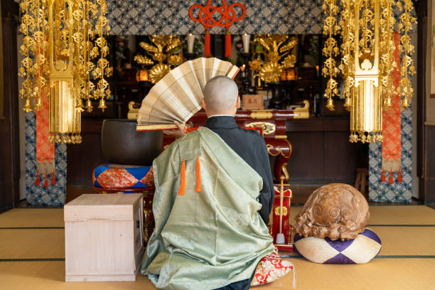 istock Image material of a monk praying at a Buddhist altar 1362461541