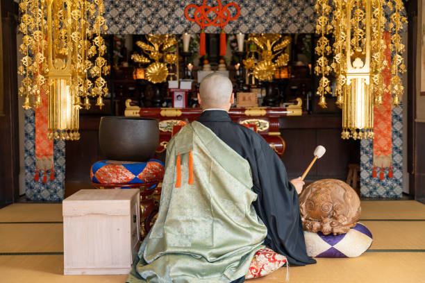istock Image material of a monk praying at a Buddhist altar 1362461549