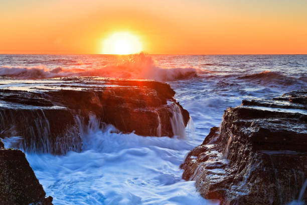 istock Sea narrabeen trench sun mid hor 1362477099
