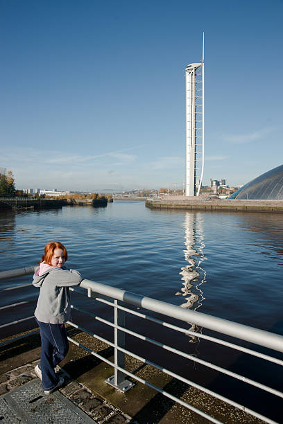 torre di glasgow science centre - glasgow tower foto e immagini stock