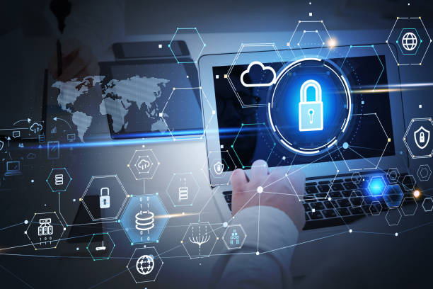 Over the shoulder view of businessman working with laptop, blue glowing information protection icons. Padlock, cloud and digital interface. Concept of cyber security and data storage sobre la vista del hombro del hombre de negocios que trabaja con la computadora portátil, los iconos azules brillantes de protección de la información. candado, nube e interfaz digital. concepto de ciberseguridad y almacenamiento de datos