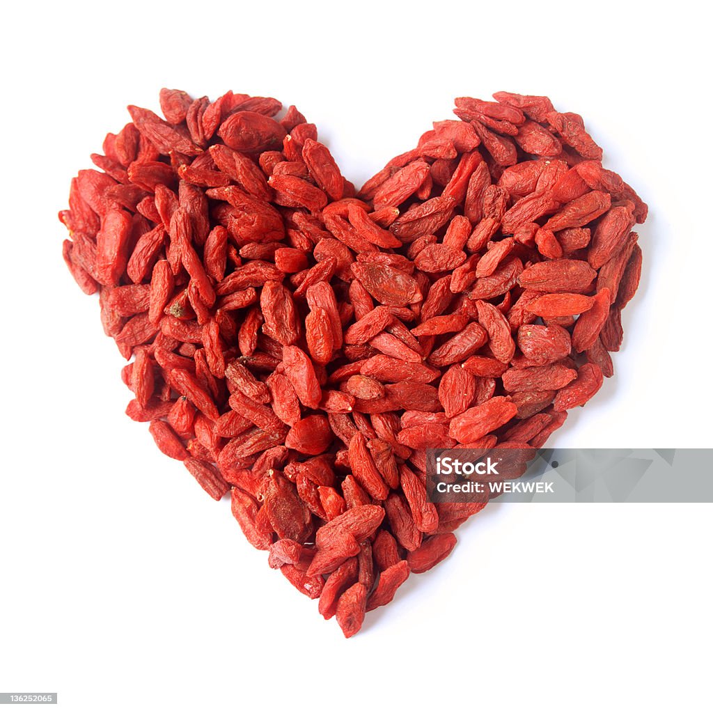 Bacche di Goji a forma di cuore - Foto stock royalty-free di Fructus lycii