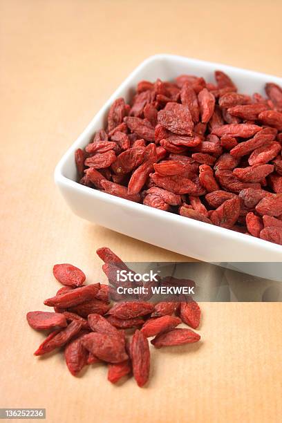 Schale Mit Getrockneten Goji Beeren Stockfoto und mehr Bilder von Alternative Medizin - Alternative Medizin, Bocksdornfrucht, Farbbild