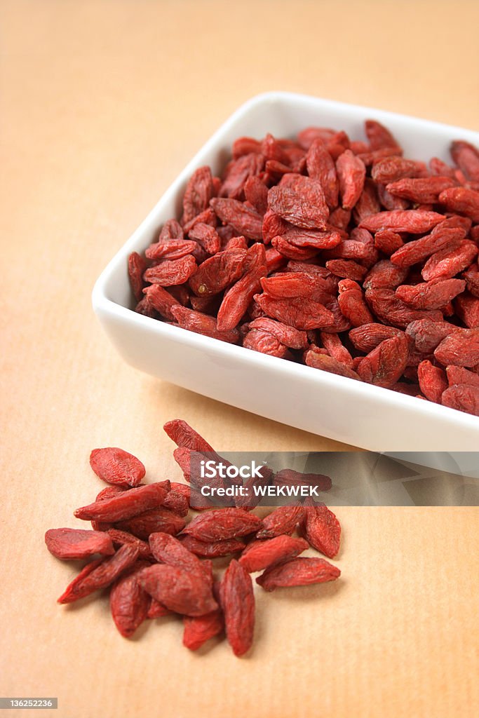 Tigela de frutas secas goji - Foto de stock de Alimentação Saudável royalty-free