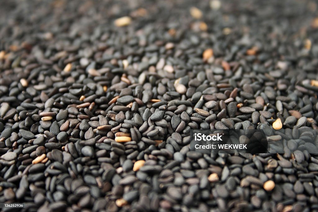 Semillas de sésamo negro - Foto de stock de Color - Tipo de imagen libre de derechos