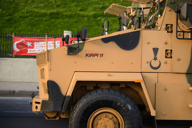 primer plano de un vehículo táctico militar kirpi (mrap). editorial shot en estambul turquía. - car individuality military 4x4 fotografías e imágenes de stock