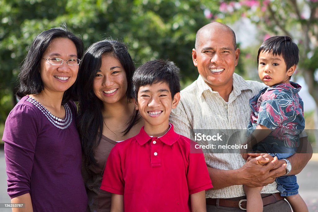 Familia feliz de isla - Foto de stock de Filipinas libre de derechos