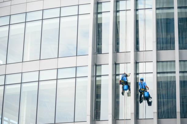 istock Window cleaners is working on the high rises office building facade 1362555626
