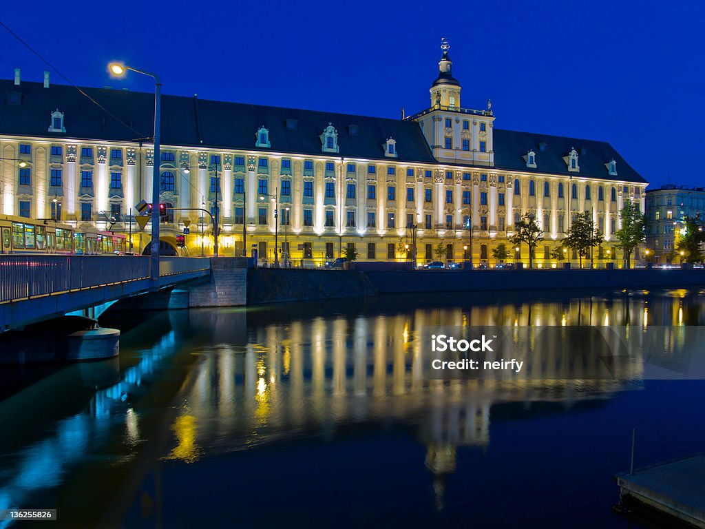 university à Wroclaw, Pologne - Photo de Crépuscule libre de droits