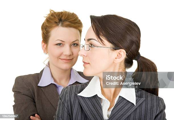 のポートレートオフィスで 2 人の女性服 - 2人のストックフォトや画像を多数ご用意 - 2人, めがね, アクティブシニア