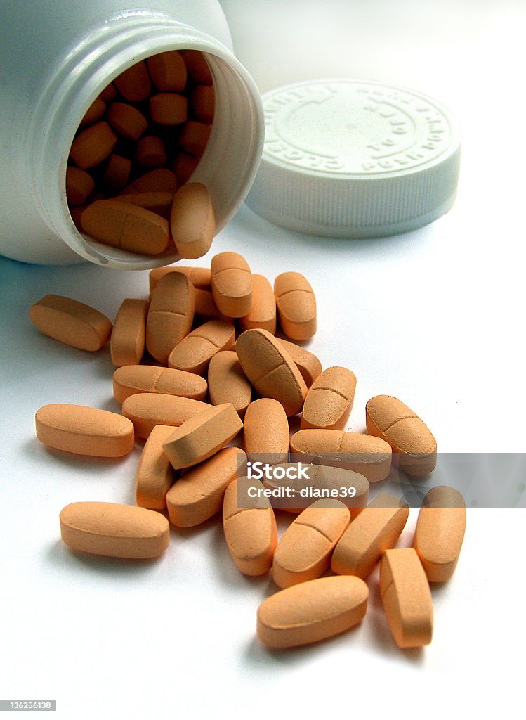 Bouteille de pilules - Photo de Abus de stupéfiants libre de droits