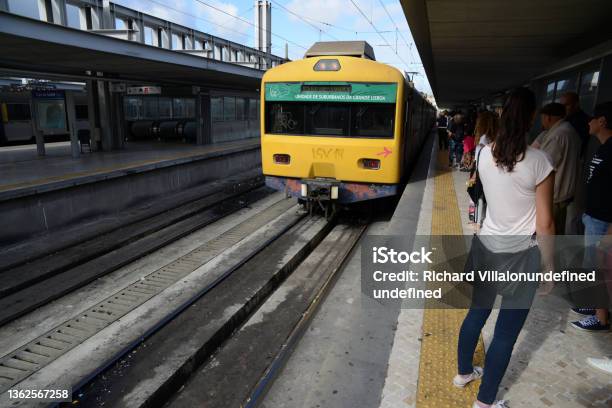 Sur Le Quai De La Gare Stock Photo - Download Image Now - Capital Cities, City, City Life