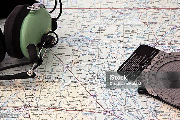 Pilota Di Navigazione - Fotografie stock e altre immagini di Pilota - Pilota, Carta geografica, Tabella