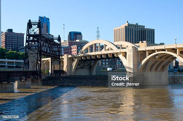 Pontes Desde O Rio Mississipi Em Saint Paul - Fotografias de stock e mais imagens de Abóbada de Berço - Abóbada de Berço, Ao Ar Livre, Arco - Caraterística arquitetural