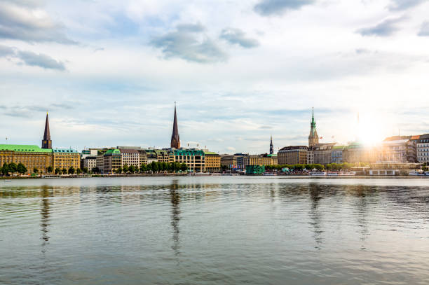 istock Binnenalster in Hamburg 1362578354