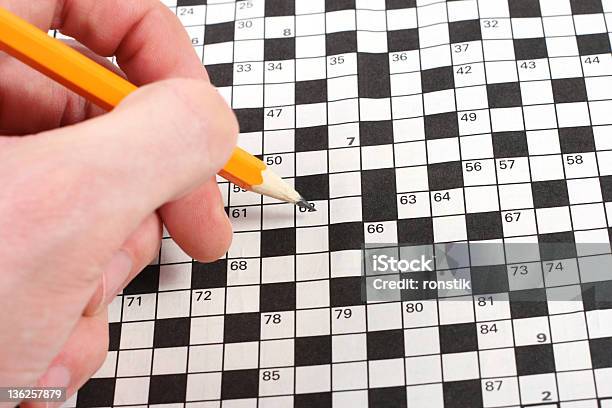 手を Crossword - クロスワードのストックフォトや画像を多数ご用意 - クロスワード, ペン, 鉛筆