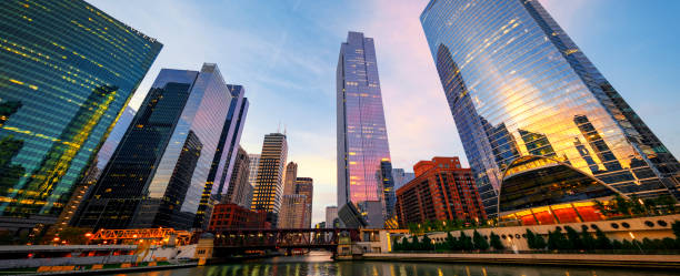 아침에 시카고의 유명한 전망 - chicago skyline illinois downtown district 뉴스 사진 이미지
