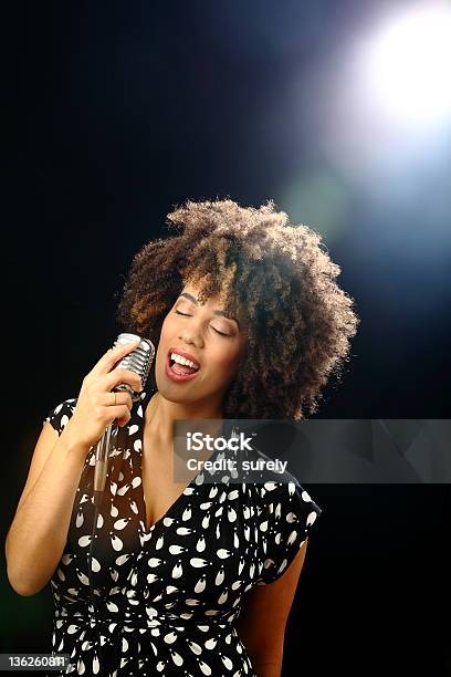 Jazzsängerin Auf Der Bühne Stockfoto und mehr Bilder von Jazz - Jazz, Singen, Weibliche Person