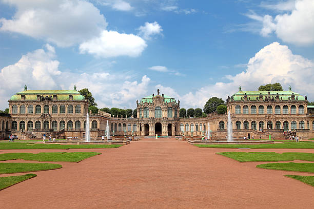 palacio de zwinger, dresden, alemania - dresde fotografías e imágenes de stock