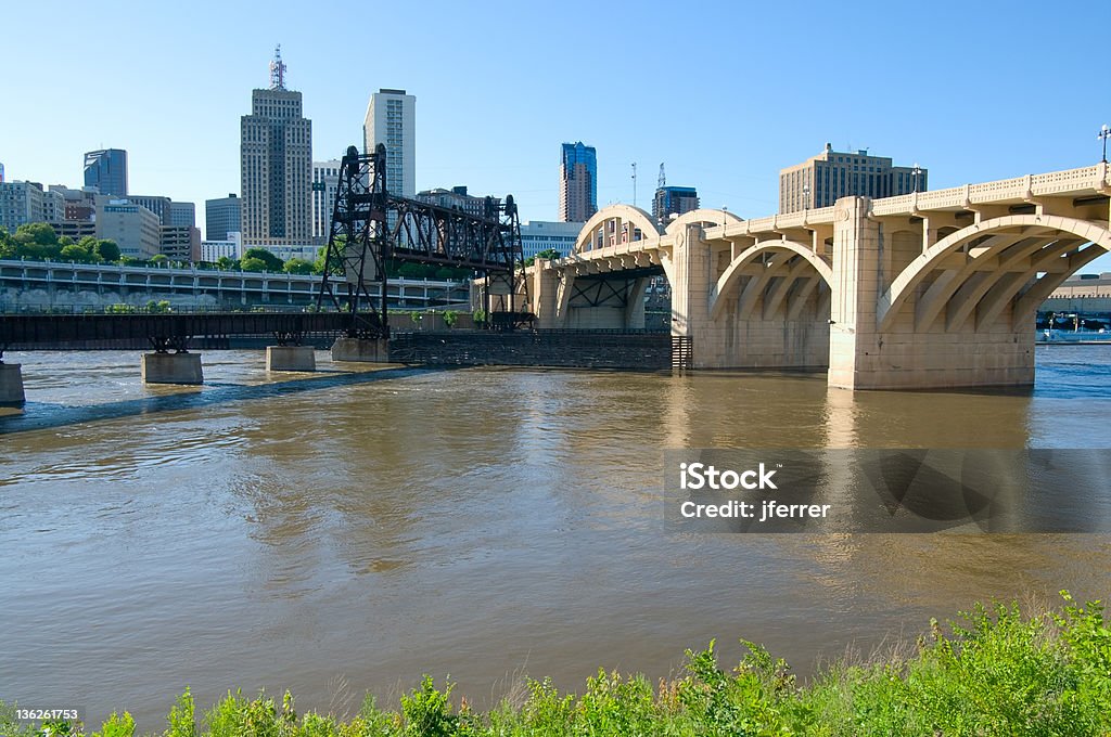 Ponts et les toits de la ville de Saint Paul - Photo de Aiguillage libre de droits