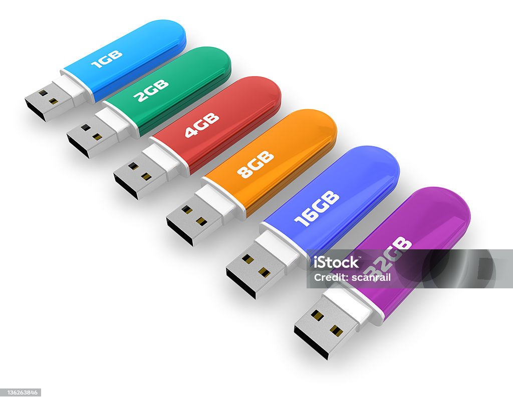 Ligne de lecteurs flash USB de couleur sur fond blanc - Photo de Bâton de bois libre de droits