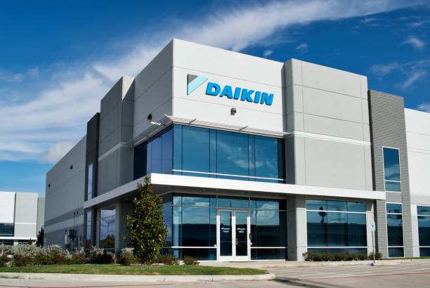 exterior de la sede de la oficina de daikin en houston, tx. - intellectual property brand name branding symbol fotografías e imágenes de stock