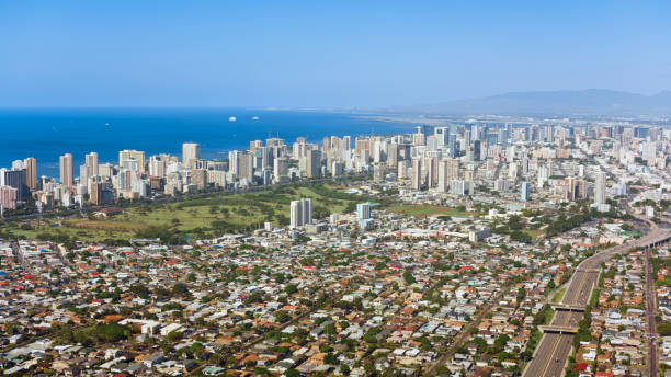 ホノルル市のあるワイアラエ�・カハラ地区の眺め - honolulu community residential district city ストックフォトと画像