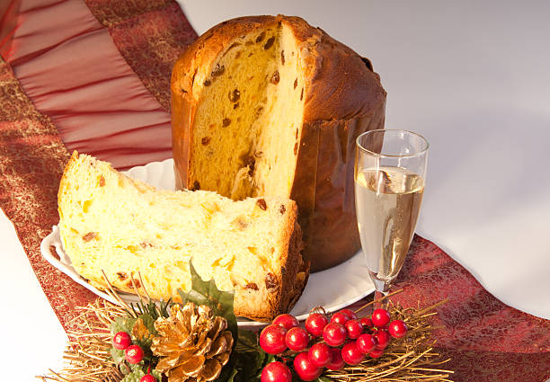 istock Panettone Italian Cuisine 136267233