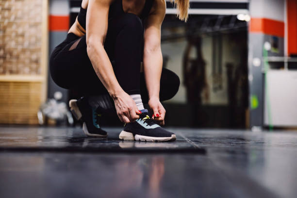 istock Unknown fit woman preparing for training in a gym. 1362686334