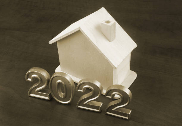 istock Wooden house and numbers 2022 on table 1362693687