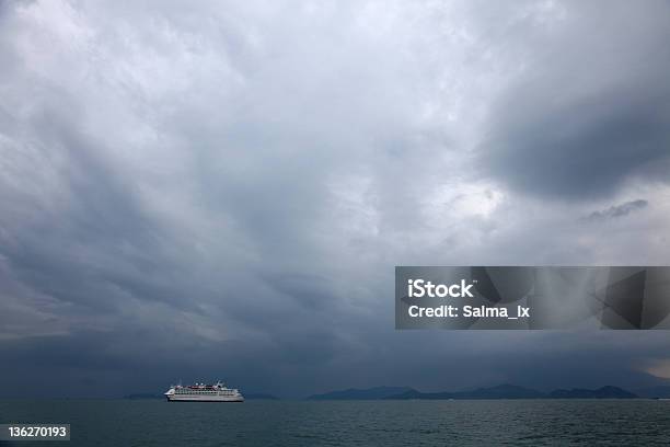 Foto de Calmo Mar e mais fotos de stock de Atracado - Atracado, Cena de tranquilidade, Céu - Fenômeno natural