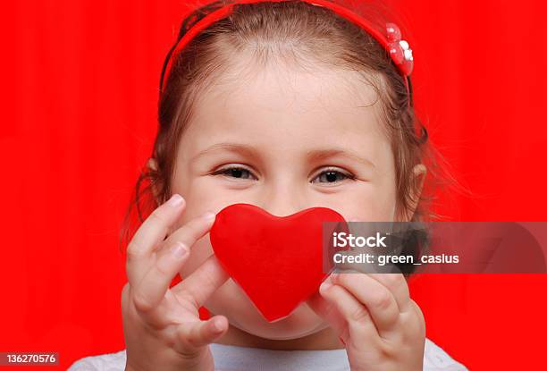 Photo libre de droit de De La Saintvalentin banque d'images et plus d'images libres de droit de 4-5 ans - 4-5 ans, Amour, Bonheur