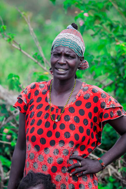 african women from hamer tribe with traditional hair style in the local village - hamer woman imagens e fotografias de stock