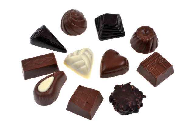 istock Chocolats sur fond blanc 1362716928